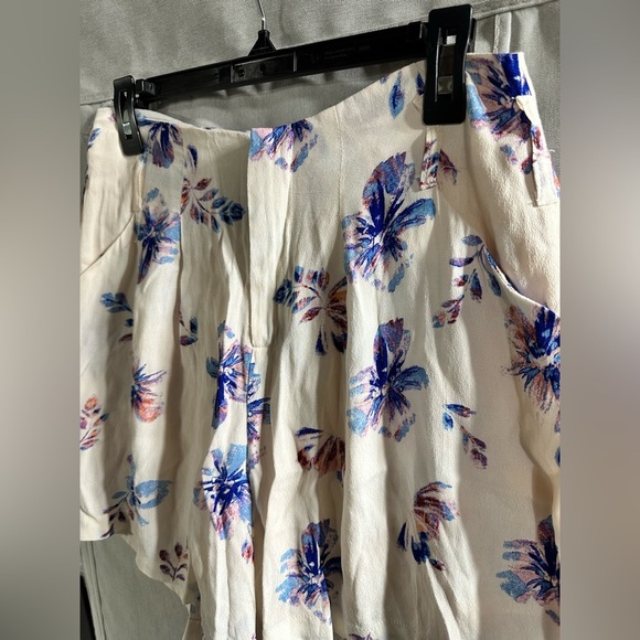 ASTR The Label Floral White Shorts Coastal Boho Summer Vacation 3.5” Inseam - Picture 4 of 7